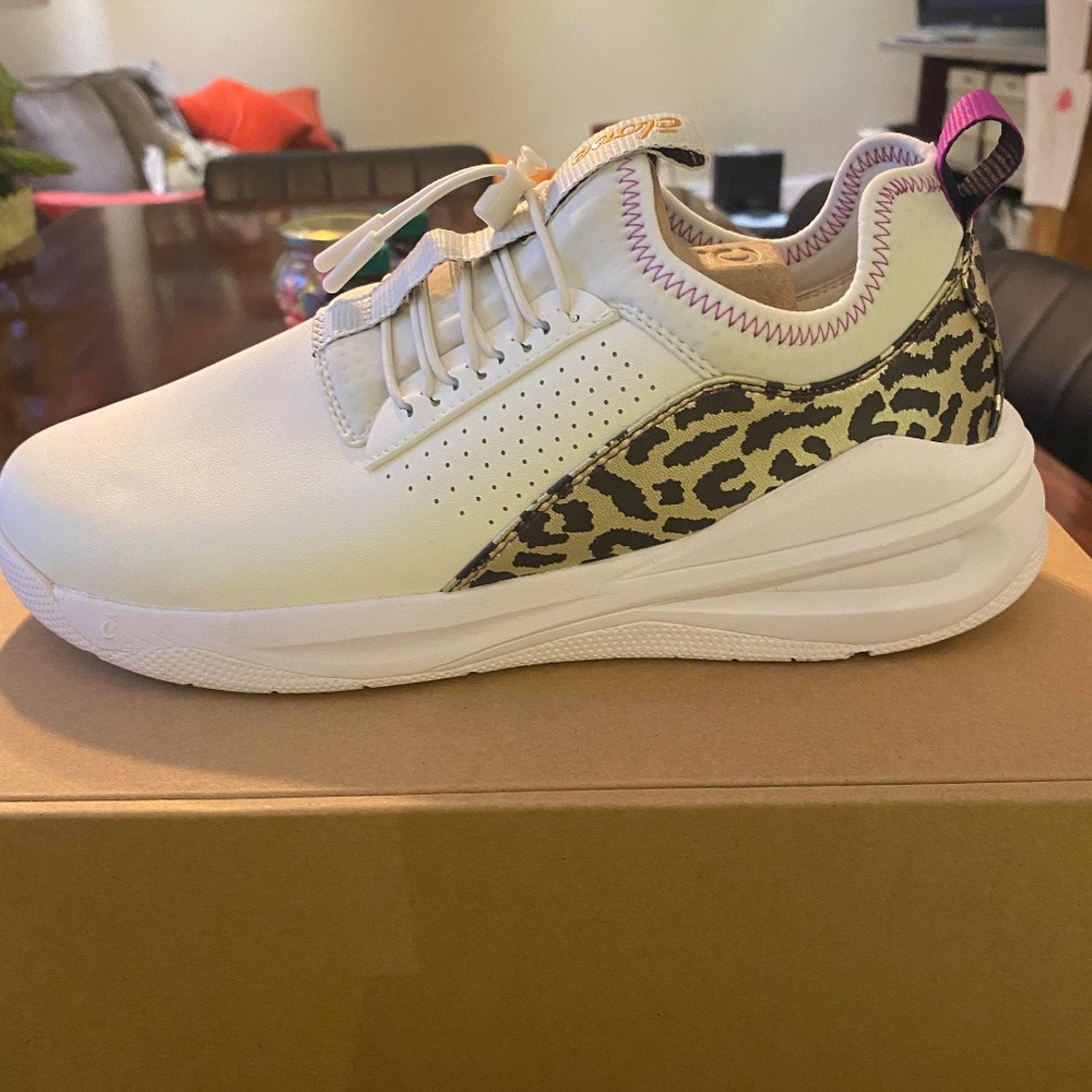 Brand New Go Clove shoes for women
